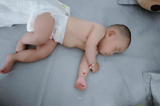 武汉供卵包生男孩宝宝大便干拉不出来